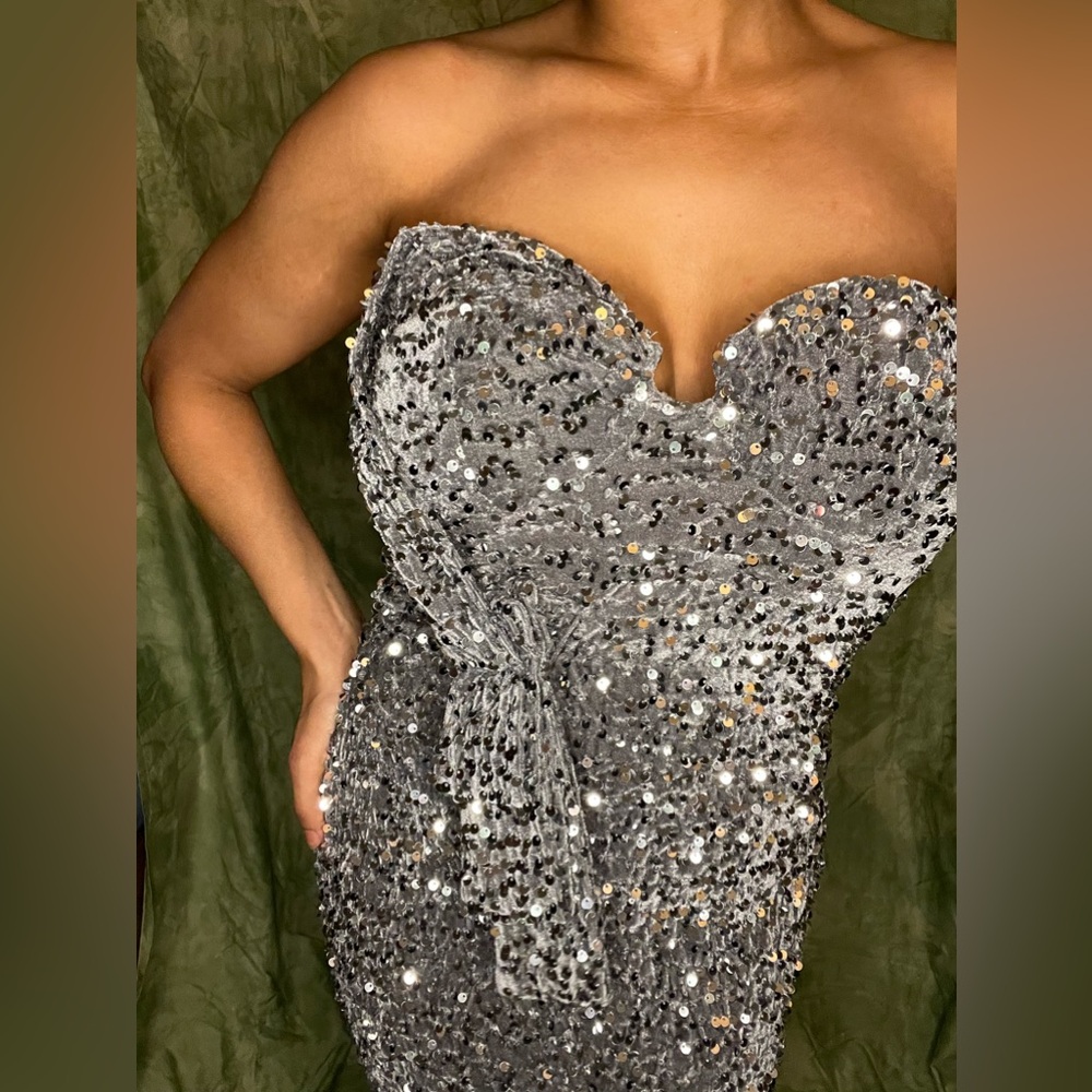 Silver Sequined Miss Ord Velvet Sweetheart Gown With Slit And Bow